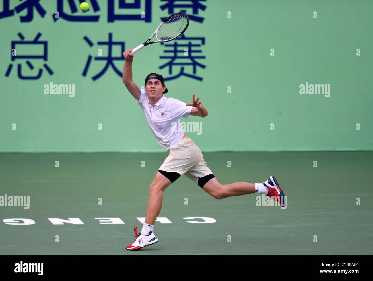 Joueur tchèque Maxim Mrva dans la compétition. Chengdu, China.17th octobre 2024. Les finales juniors de l'ITF World Tennis Tour 2024 se dérouleront au Sichuan International Tennis Center, à Chengdu, dans la province chinoise du Sichuan, le 17 octobre 2024. Crédit : Wang Lei/China News Service/Alamy Live News Banque D'Images