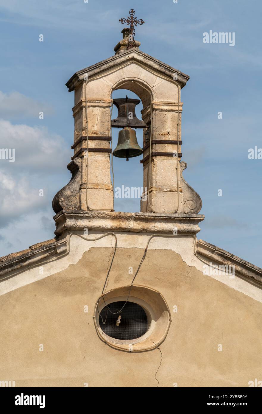 Cloche historique vue à Beaumes-de-Venise, une commune du département du Vaucluse en région Provence dans le sud-est de la France Banque D'Images