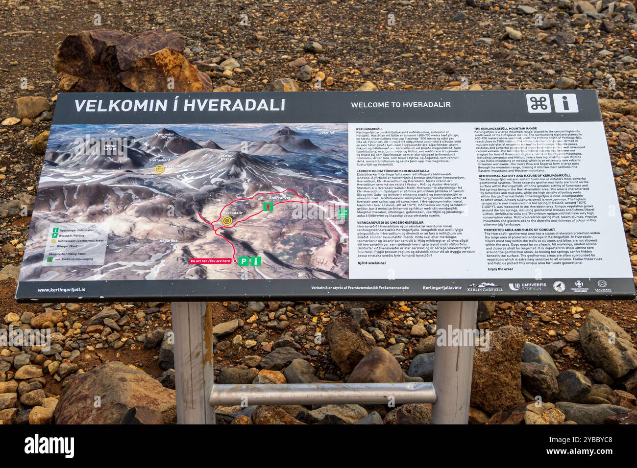 Panneau d'information dans la zone géothermique de Hveradalir, Kerlingarfjöll, hauts plateaux islandais, Islande Banque D'Images