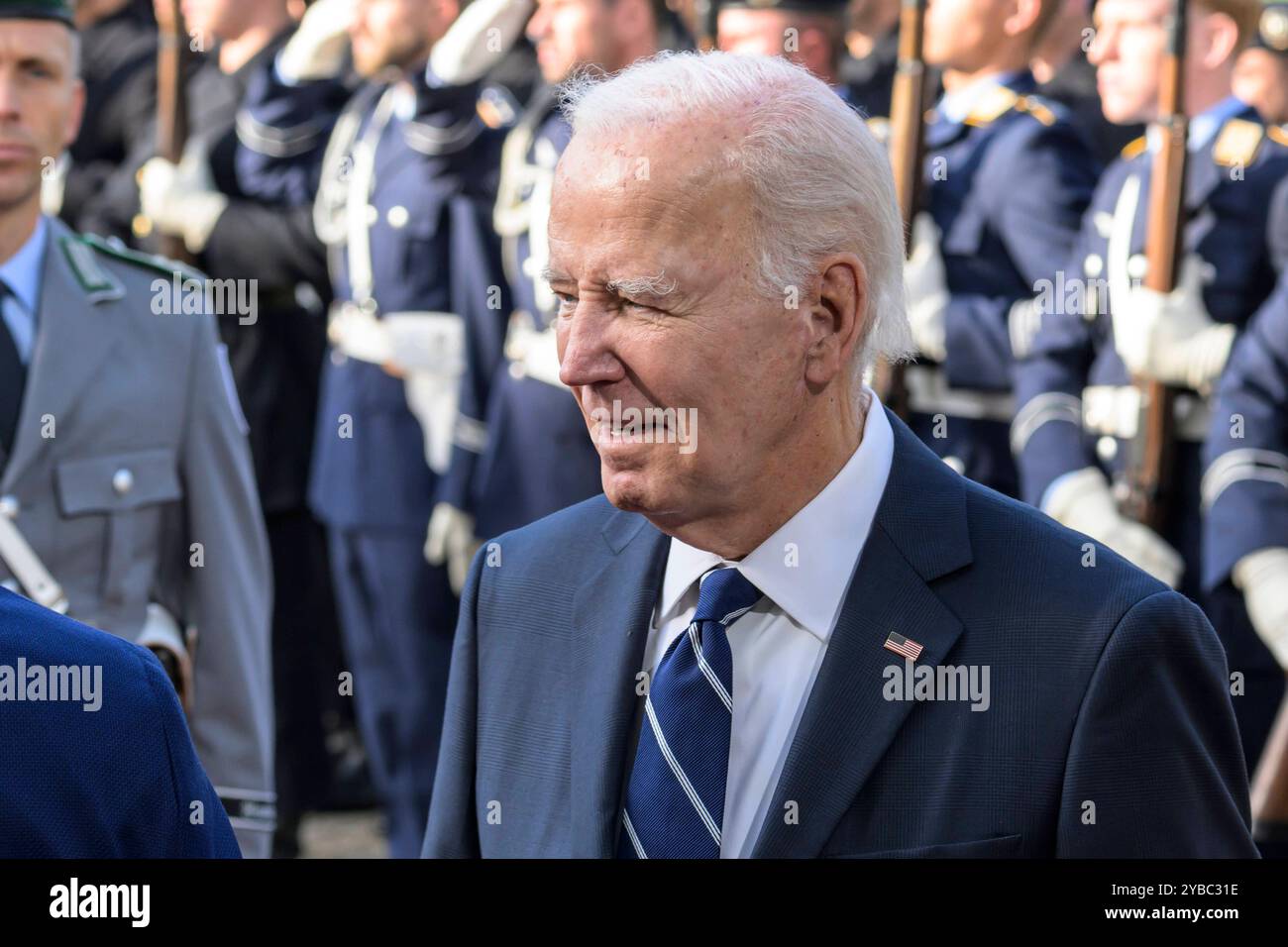 GER, Berlin, Ankunft und Begruessung des amerikanischen Praesidenten und militaerische Ehren, Joseph R. Biden Jr., BEI Bundespraesidenten Frank Walter Steinmeier, Am Schloss Bellevue - Berlin, 18.10.2024, *** GER, Berlin, arrivée et honneurs militaires, Joseph R Biden Jr, au Président allemand Frank Walter Steinmeier, au Palais Bellevue Berlin, 18.2024, Copyright : Uwch Banque D'Images