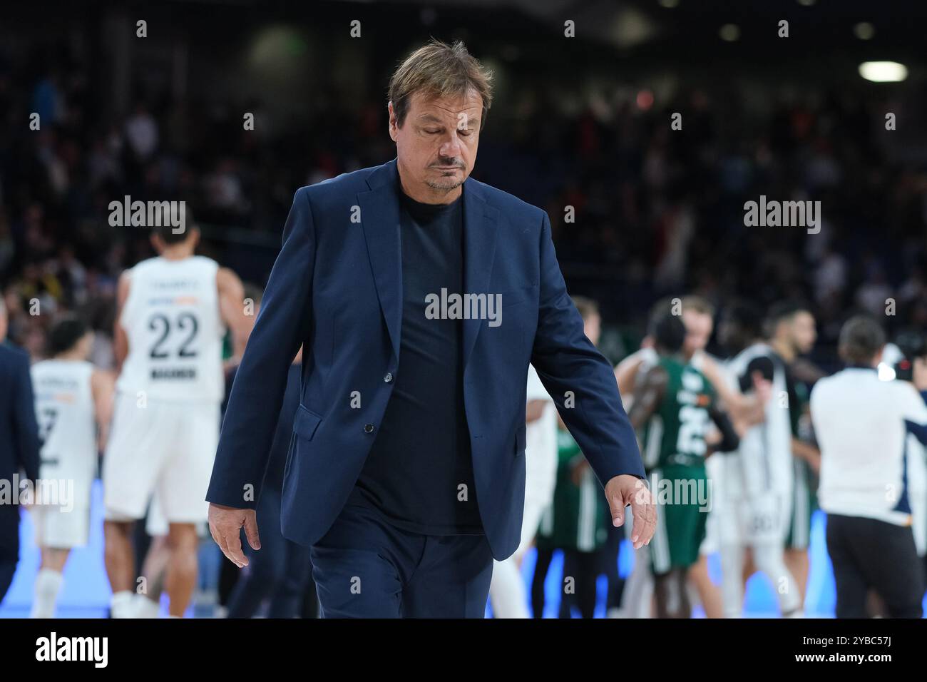 Ergin Ataman de Panathinaikos lors du match régulier de Turkish Airlines EuroLeague entre le Real Madrid et le Panathinaikos Athènes à Wizink en octobre Banque D'Images