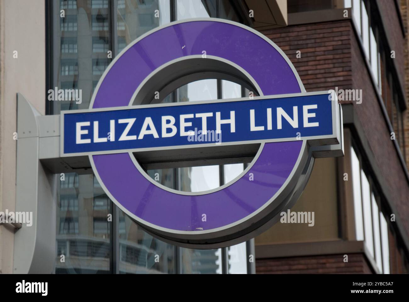 Panneau pour Elizabeth Line, station de métro Farringdon, Smithfield, ville de Londres, Angleterre, Royaume-Uni Banque D'Images