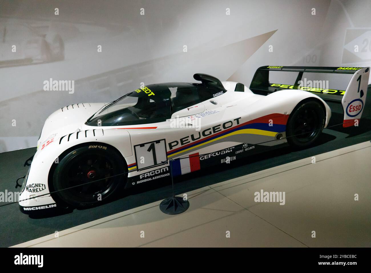 Vue de côté de la Peugeot 905, qui a remporté les 24 heures du Mans endurance en 1992 avec l'équipe de Derek Warwick, Yannick Dalmas et Mark Blundell. Banque D'Images