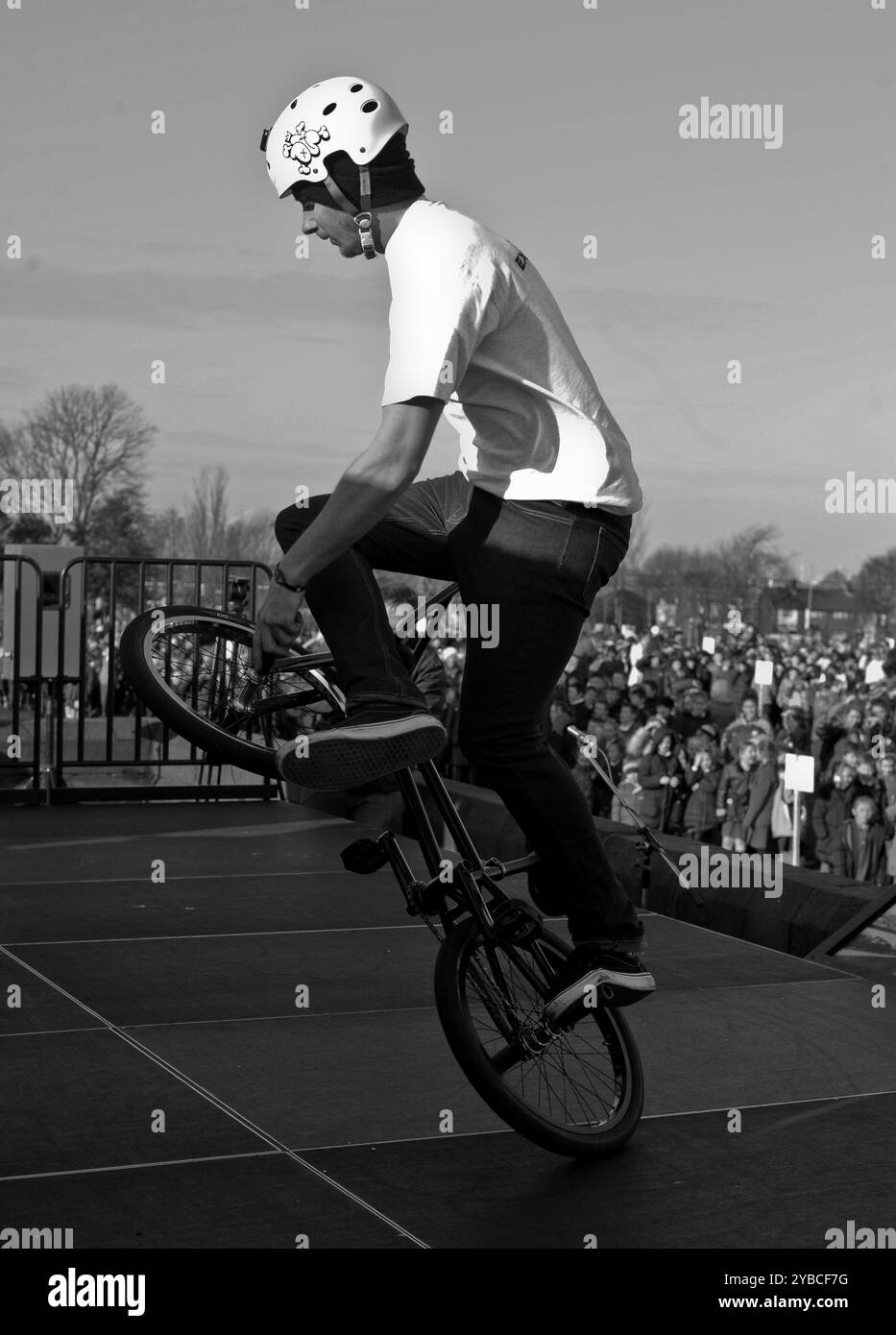 Matti Hemmings de Team Extreme Performing Flatland à Stanley Park, Liverpool, 14.02.2013 tiré par Adam Edwards tous droits réservés. Banque D'Images