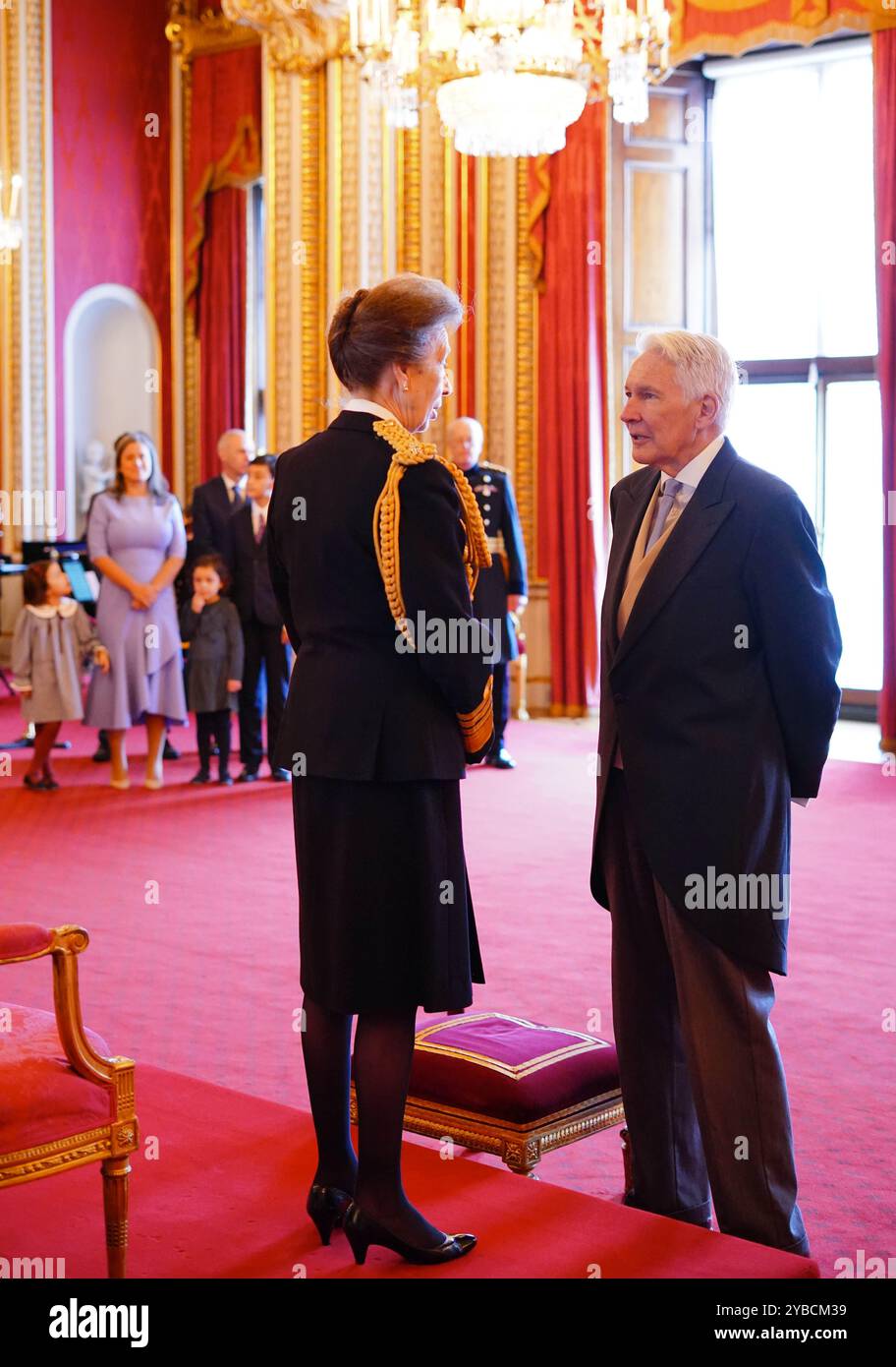 Le professeur Sir Philip Bobbitt, professeur Herbert Wechsler de jurisprudence, faculté de droit de l'Université de Colombie, est nommé Chevalier Commandeur de l'Empire britannique par la princesse royale au palais de Buckingham, à Londres. Cet honneur récompense les services rendus aux relations entre le Royaume-Uni et les États-Unis et à la vie publique. Date de la photo : vendredi 18 octobre 2024. Banque D'Images