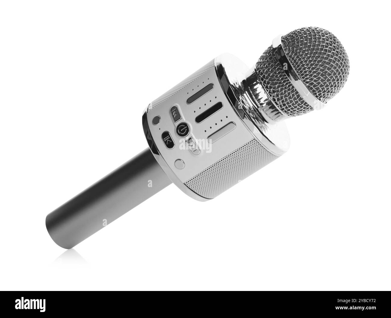 Un microphone karaoké argenté isolé sur blanc Banque D'Images Un microphone karaoké argenté isolé sur blanc Banque D'Images