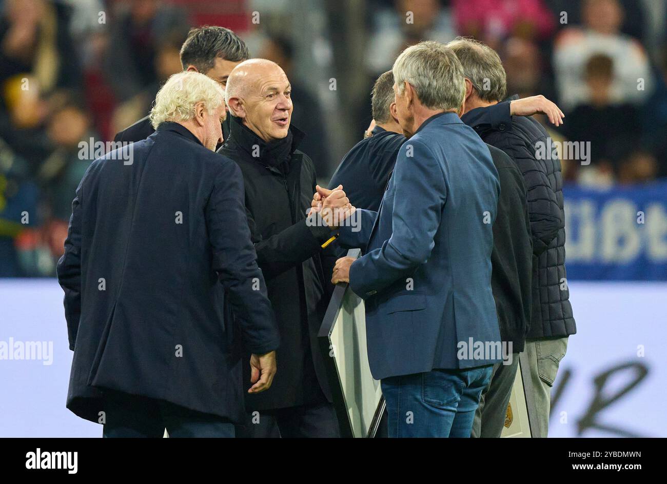 Rudi Voeller, Voeller (DFB Sportdirektor), Ehefrau Sabrina Bernd Neuendorf, Président de la DFB Association allemande de football, Andreas Rettig, DFB-Geschaeftsfuehrer Sport, Geschaeftsfuehrer der Deutschen Fussball Liga (DFL), Uli Voigt Verabschiedung DFB Mitarbeiter dans le match de l'UEFA Nations League 2024 ALLEMAGNE - PAYS-BAS 1-0 en saison 2024/2025 au 14 octobre 2024 à Munich, ALLEMAGNE. Photographe : ddp images / STAR-images Banque D'Images