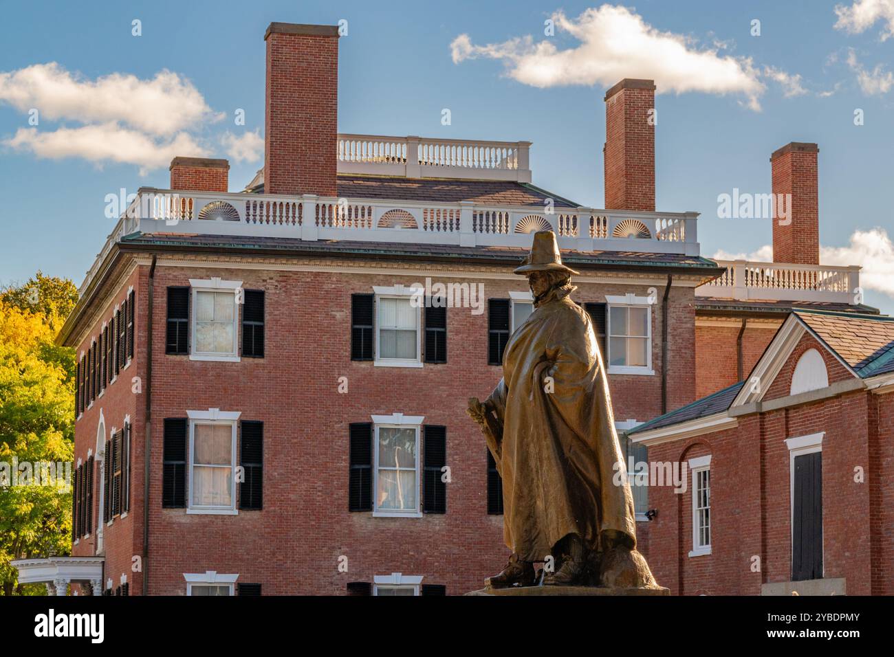 Salem, ma, États-Unis-17 octobre 2024 : statue de sorcière emblématique à Salem, Massachusetts pendant la saison d'Halloween. Banque D'Images
