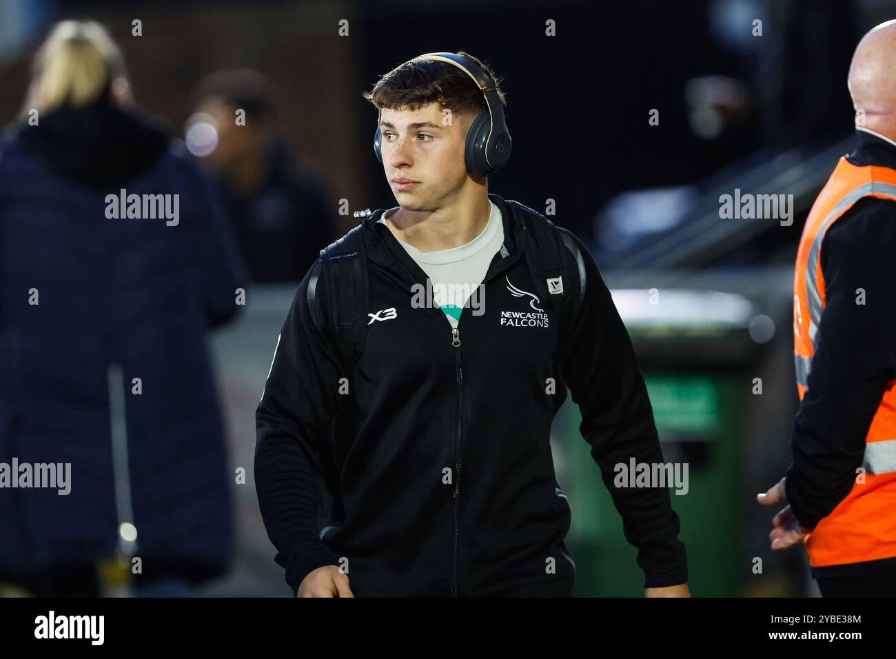 Newcastle, GbR. 18 octobre 2024. Joe Davis des Newcastle Falcons arrive pour le Gallagher Premiership match entre Newcastle Falcons et Exeter Chiefs à Kingston Park, Newcastle le vendredi 18 octobre 2024. (Photo : Chris Lishman | mi News) crédit : MI News & Sport /Alamy Live News Banque D'Images