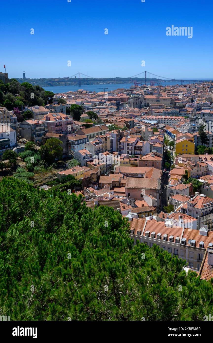 Une vue de Lisbonne depuis le sommet du 'Convento da Graça' [couvent de Graça]. Banque D'Images