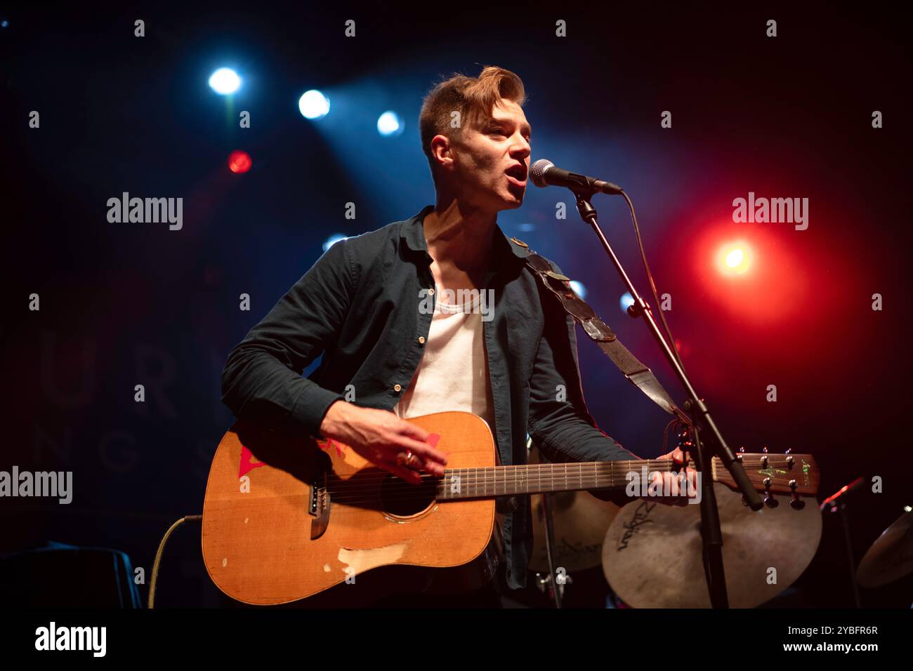 Le groupe de folk rock britannique Skinny Lister se produit en concert au Coliumbiahalle de Berlin Banque D'Images