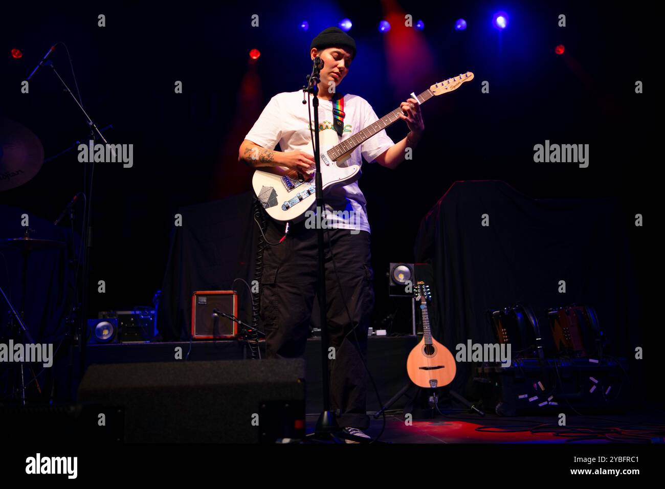 La chanteuse et compositrice allemande Shitney Beers se produit en concert au Columbiahalle de Berlin, tout en soutenant la tournée européenne de Frank Turner 2024. Banque D'Images