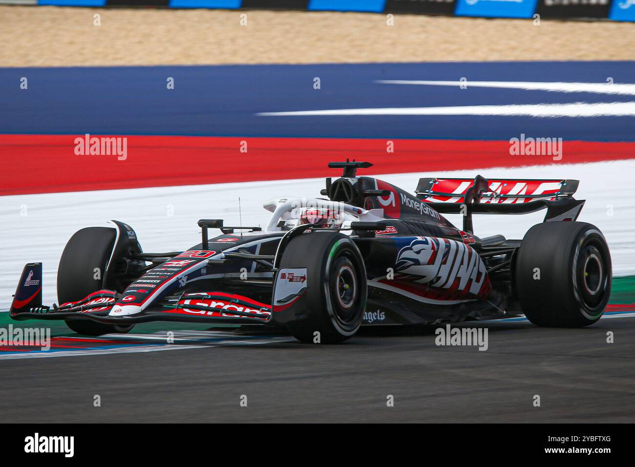 Austin, États-Unis. 18 octobre 2024. Kevin Magnussen de Danimark au volant de la (20) MoneyGram Haas F1 Team VF-24 Ferrari, lors du Grand Prix de formule 1 Pirelli United States 2024. Crédit : Alessio Morgese/Alessio Morgese/Emage/Alamy Live news Banque D'Images