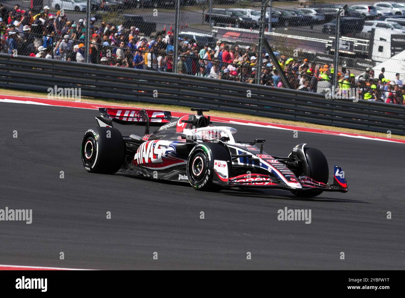 Austin, États-Unis. 18 octobre 2024. Kevin Magnussen de Danimark au volant de la (20) MoneyGram Haas F1 Team VF-24 Ferrari, lors du Grand Prix de formule 1 Pirelli United States 2024. Crédit : Alessio Morgese/Alessio Morgese/Emage/Alamy Live news Banque D'Images