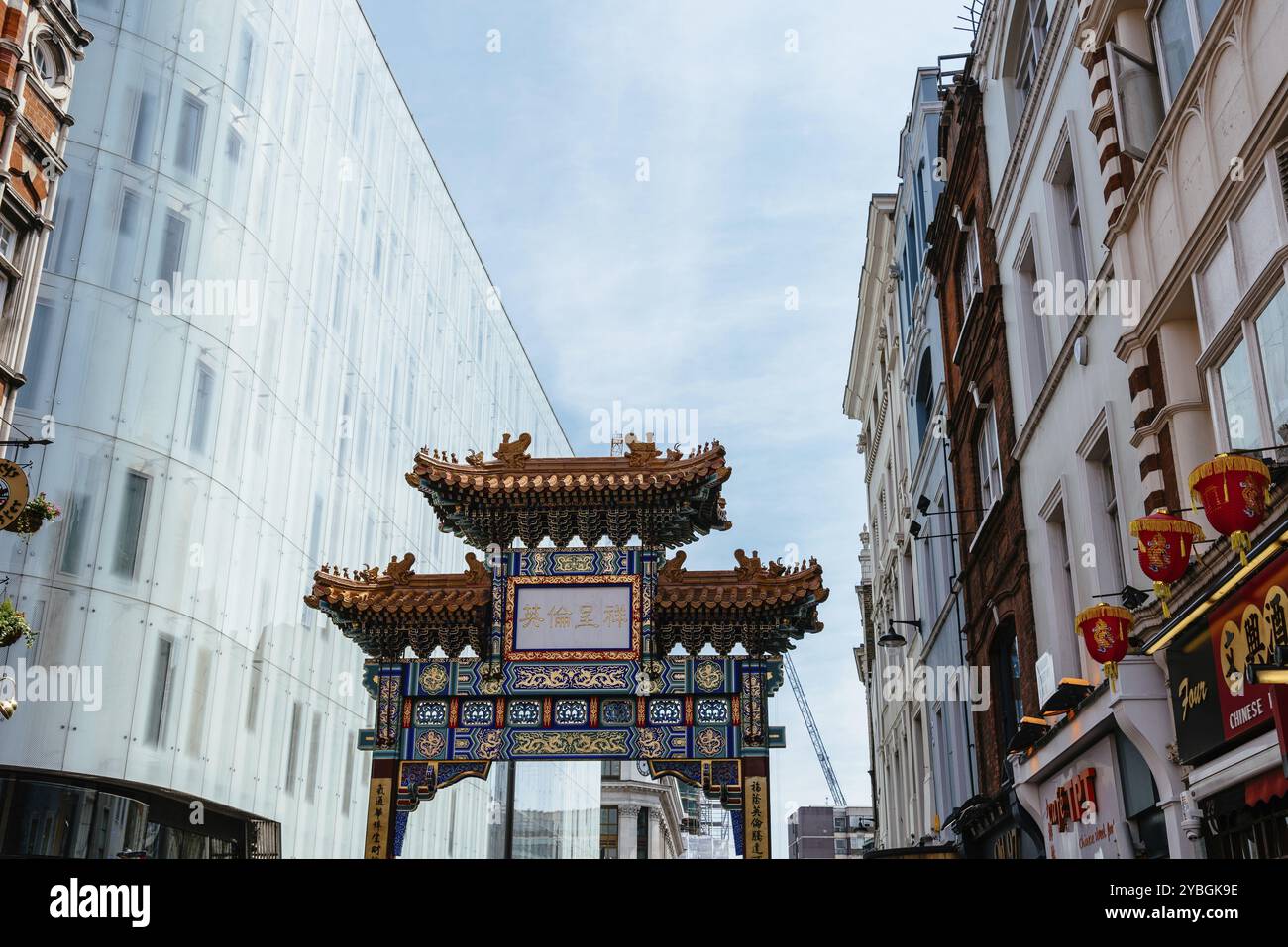 Londres, Royaume-Uni, 15 mai 2019 : vue de l'entrée du quartier chinois de Londres avec restaurants chinois, boulangeries et boutiques de souvenirs dans la région de Soho Banque D'Images