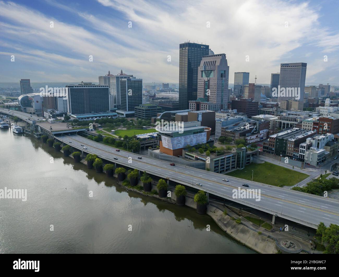 Vue aérienne de la ville de Louisville, Kentucky sur la rivière Ohio Banque D'Images