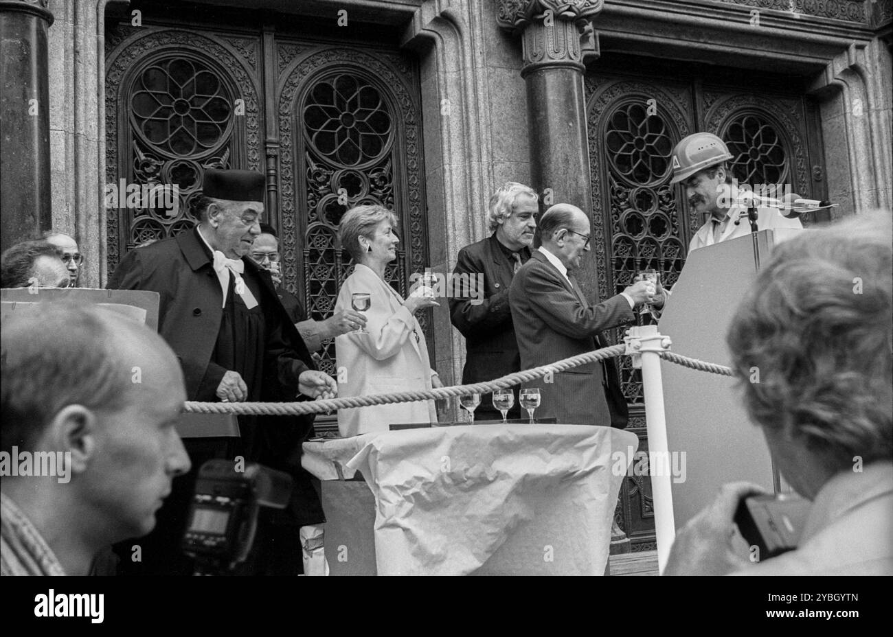 Allemagne, Berlin, 5 septembre 1991, cérémonie pour le dévoilement du lettrage renouvelé au-dessus de l'entrée de la Nouvelle synagogue à Oranienburger strass Banque D'Images