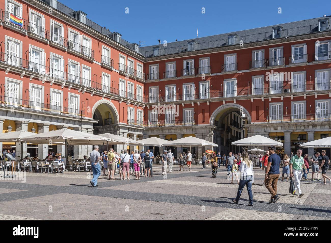 Madrid, Espagne, 2 juillet 2017 : Plaza Mayor à Madrid. Elle a été construite pendant le règne de Philippe III et est une place centrale dans la ville de Madrid. Été ensoleillé Banque D'Images