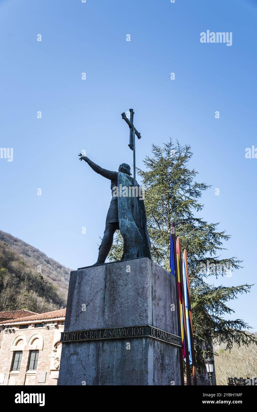 Covadonga, Espagne, 31 mars 2019 : la statue du roi Pelayo. Pelagius était un noble wisigothique gagnant dans la bataille de Covadonga, le début o Banque D'Images