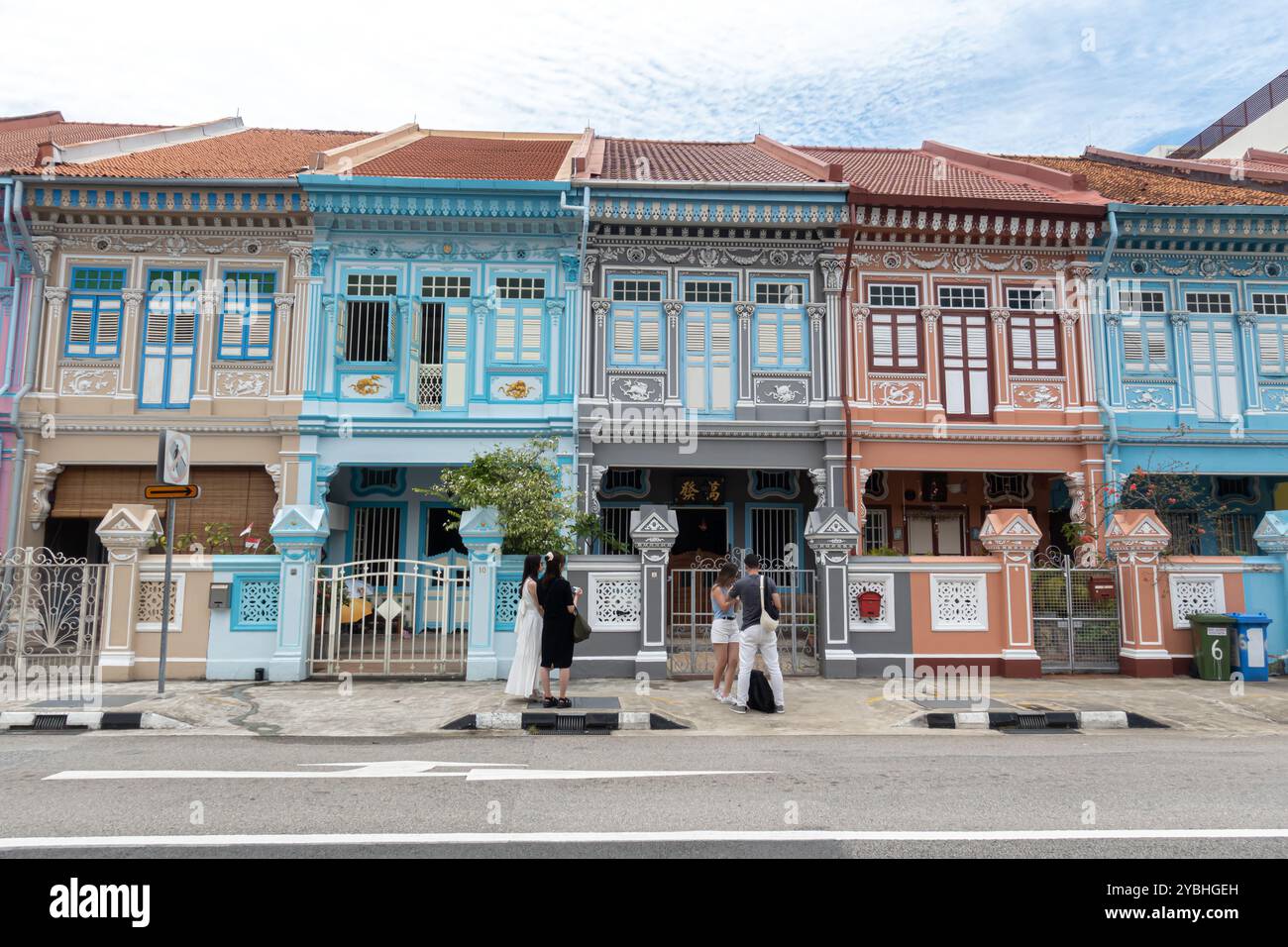 Touristes aux maisons Peranakan à Singapour, Katong-Joo Chiat, Koon Seng Road, Banque D'Images