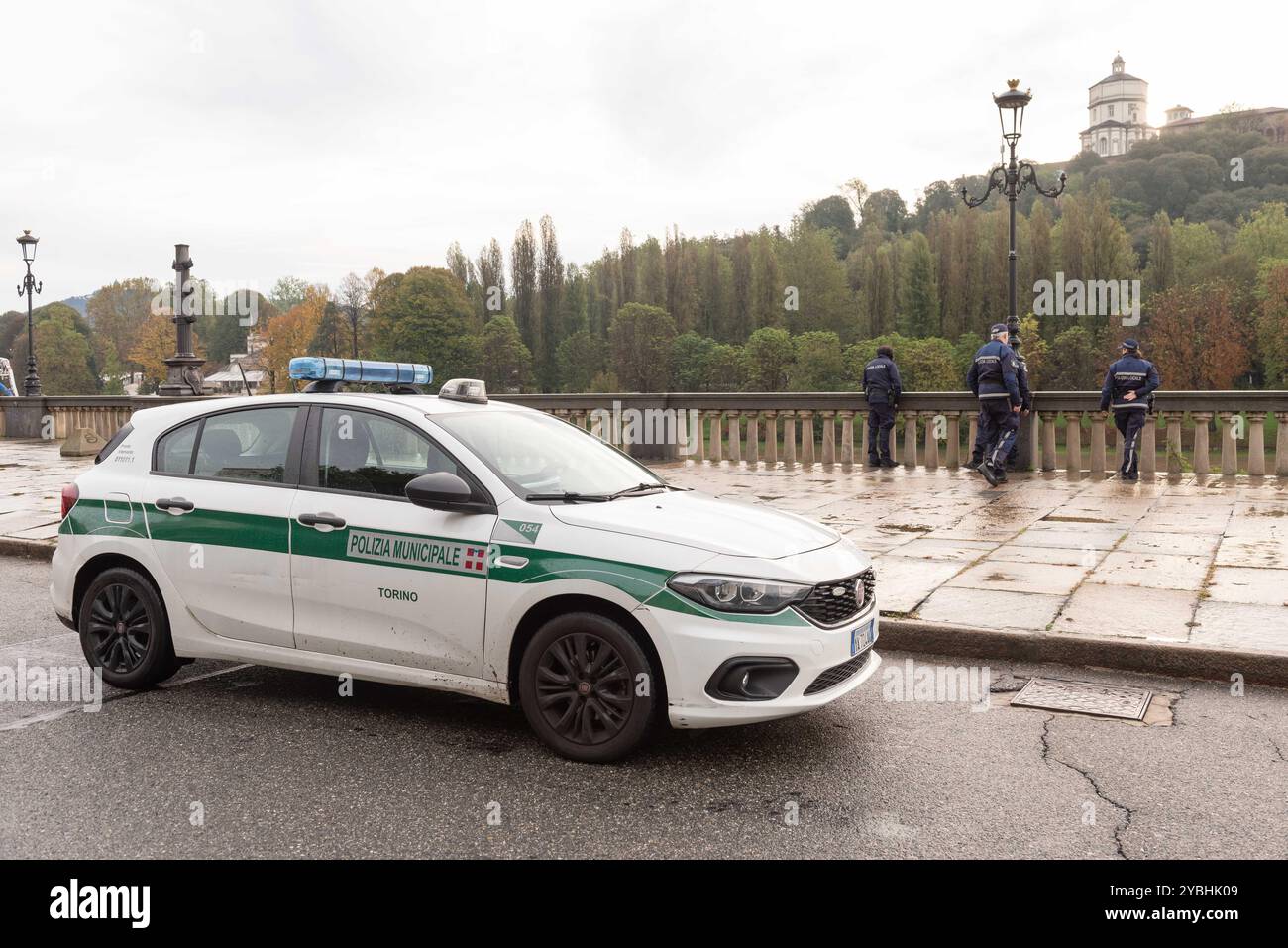 Torino, Italie. 19 octobre 2024. Esondazione del fiume po presso i Murazzi di Torino, Italie. - Cronaca - Sabato 19 ottobre 2024 - (photo Matteo SECCI/LaPresse) crue du po à Murazzi à Turin, Italie - Actualités - samedi 19 octobre 2024 - (photo Matteo SECCI/LaPresse) crédit : LaPresse/Alamy Live News Banque D'Images