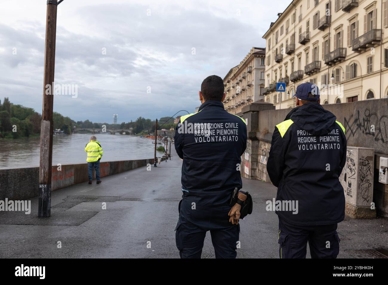 Torino, Italie. 19 octobre 2024. Esondazione del fiume po presso i Murazzi di Torino, Italie. - Cronaca - Sabato 19 ottobre 2024 - (photo Matteo SECCI/LaPresse) crue du po à Murazzi à Turin, Italie - Actualités - samedi 19 octobre 2024 - (photo Matteo SECCI/LaPresse) crédit : LaPresse/Alamy Live News Banque D'Images