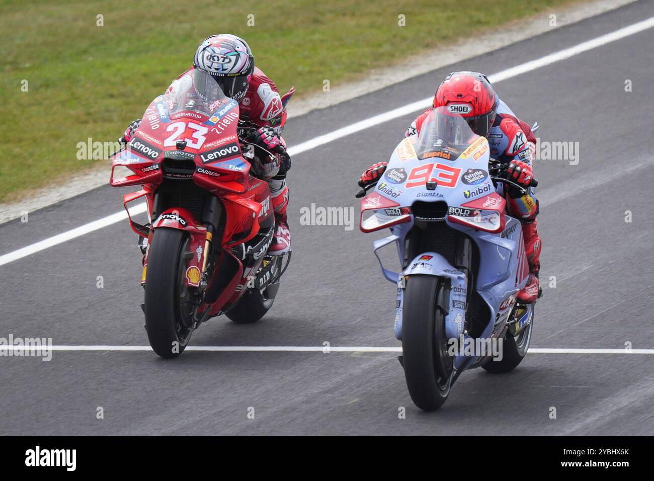 Course de sprint Qatar Airways Grand Prix d'Australie MotoGP sur le circuit de Phillip Island. Australie 19 octobre 2024 en photo : Marc Marquez et Enea Bastianini Carrera al sprint del Gran Premio Qatar Airways de MotoGP de Australia en el circuito de Phillip Island. 19 de Octubre de 2024 POOL/ MotoGP.com/Cordon les images de presse seront à usage éditorial exclusif. Crédit obligatoire : © MotoGP.com crédit : CORDON PRESS/Alamy Live News Banque D'Images