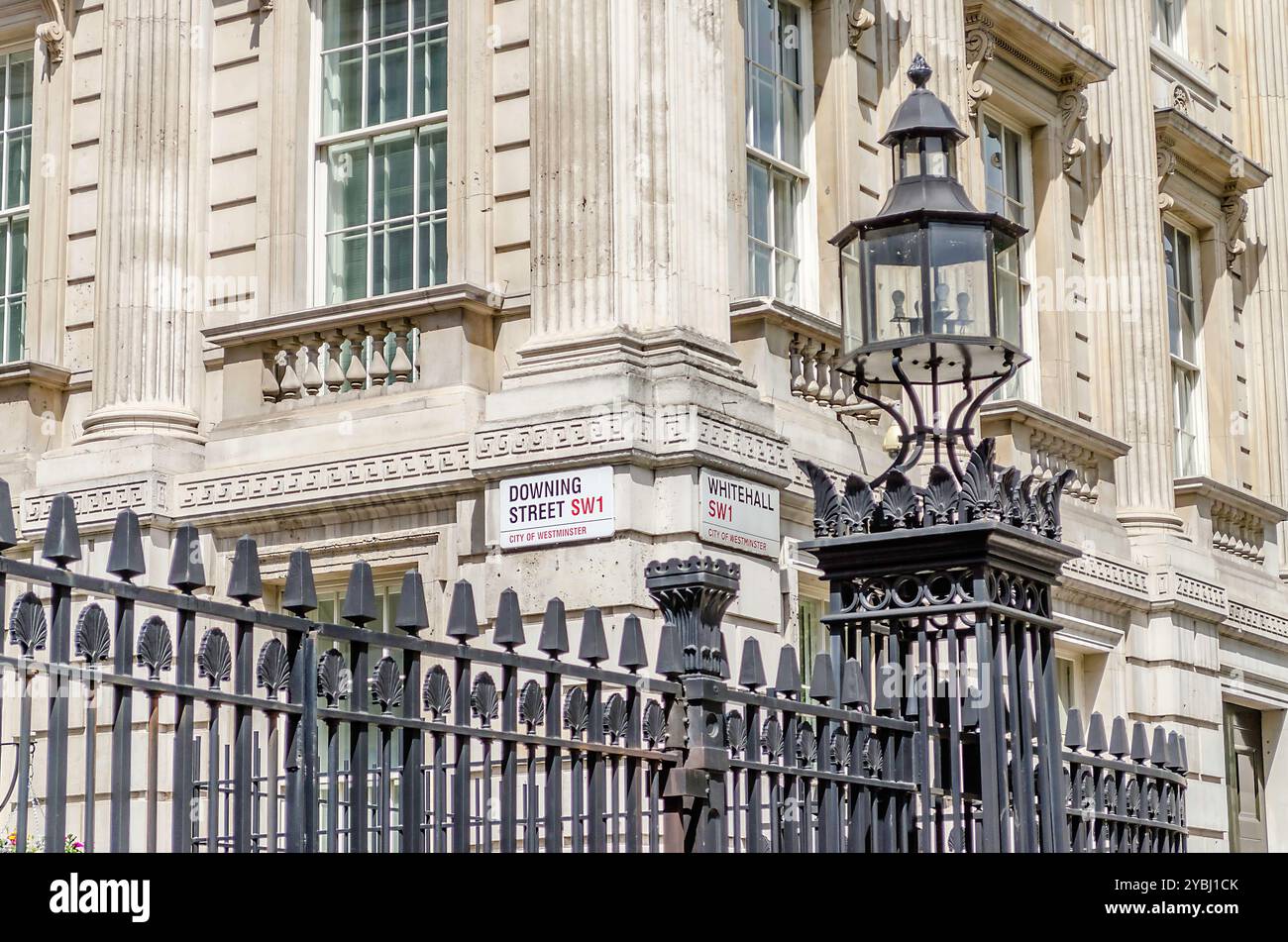 LONDRES - MAI 28 : panneau Downing Street dans le quartier Westminster de Londres, Royaume-Uni, 28 mai 2015. 10 Downing Street est le bureau historique du Pr britannique Banque D'Images