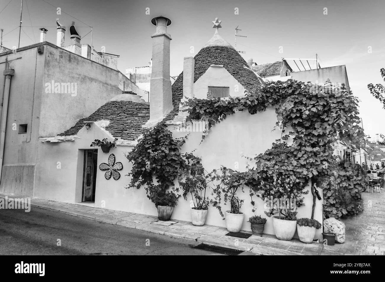 Trulli typiques bâtiments avec toits coniques à Alberobello, dans les Pouilles, Italie Banque D'Images