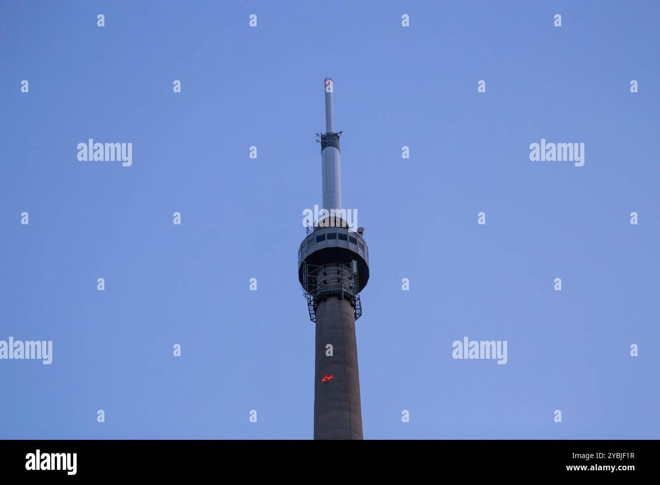 La station de transmission Emley Moor est une installation de télécommunications et de radiodiffusion sur Emley Moor, un mile à l'ouest du centre du village d'Emley. Banque D'Images