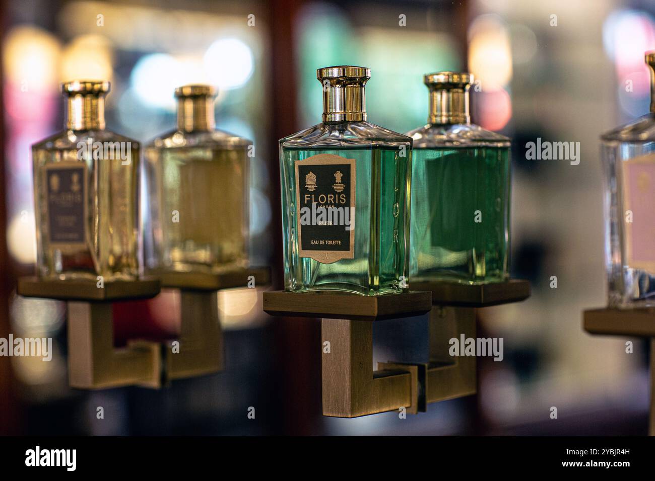 Flacons de parfum chez Floris London British Perfumers depuis 1730 Banque D'Images