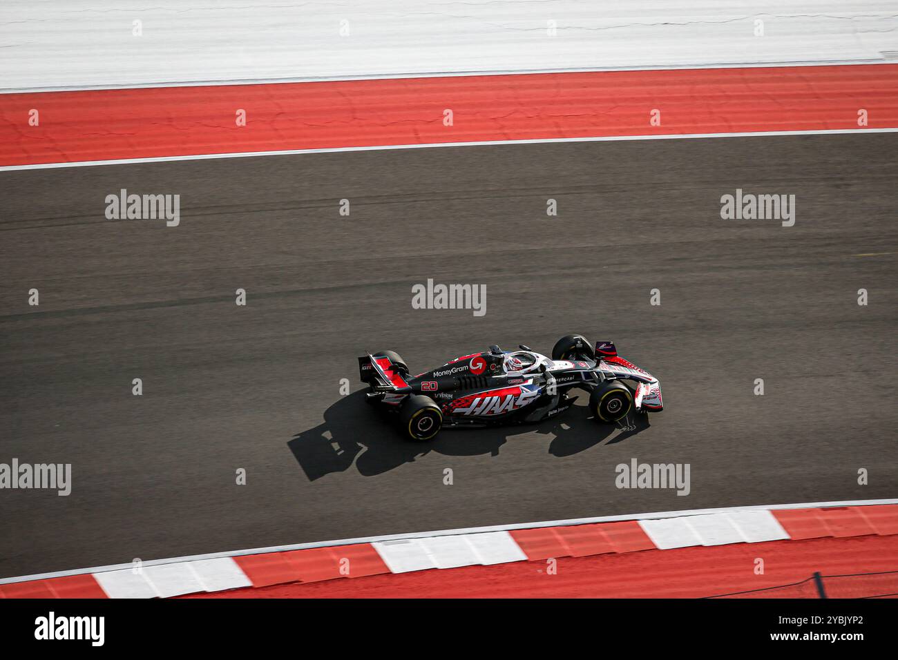 Austin, États-Unis. 18 octobre 2024. Kevin Magnussen de Danimark au volant de la (20) MoneyGram Haas F1 Team VF-24 Ferrari, lors du Grand Prix de formule 1 Pirelli United States 2024. Crédit : Alessio Morgese/Alessio Morgese/Emage/Alamy Live news Banque D'Images