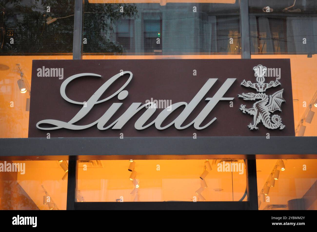 Un magasin Lindt est vu à Manhattan, New York. Banque D'Images