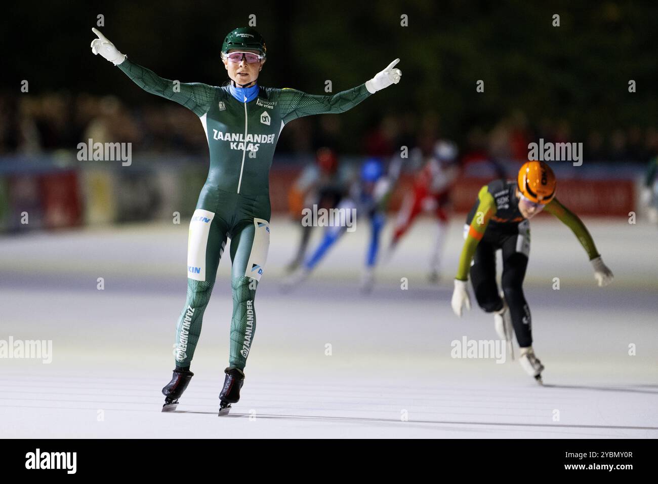 AMSTERDAM - Marijke Groenewoud remporte la première course de la Coupe du Marathon à la patinoire artificielle Jaap Eden. ANP OLAF FISSURE Banque D'Images