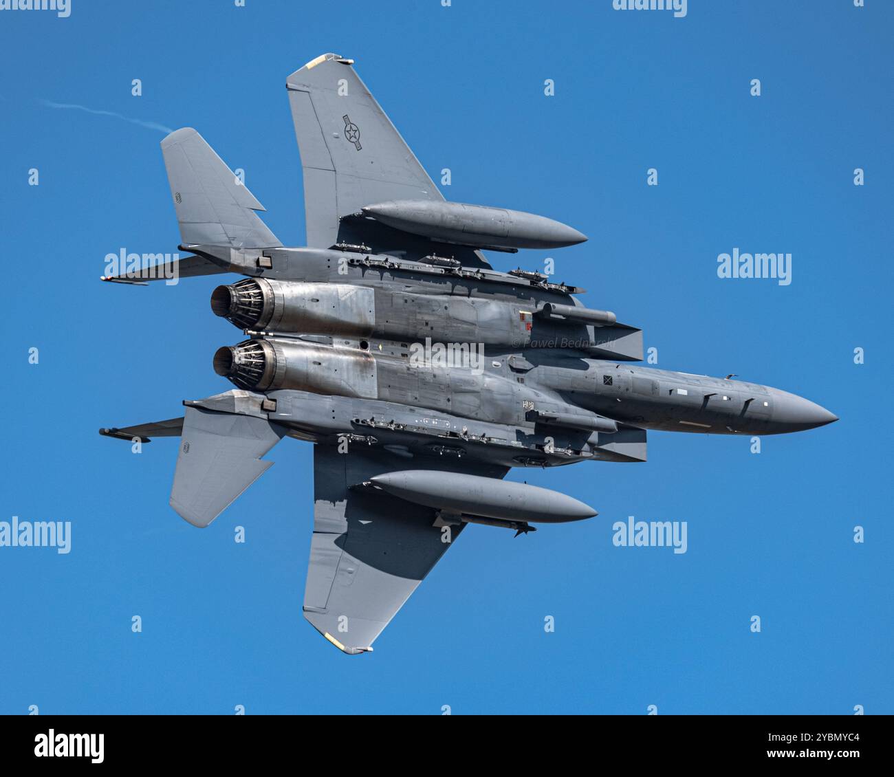RAF Lakenheath, Suffolk, Royaume-Uni, 22 juin 2022 : départ de la banque de chasseurs militaires F-15 de l'USAF après le décollage Banque D'Images