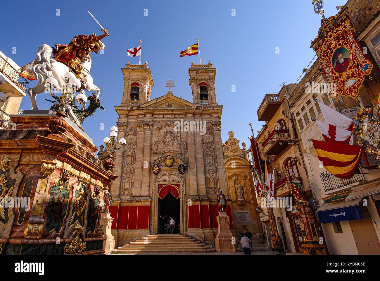 Archipel maltais - Île de Gozo - Victoria basilique Saint George et statue de Saint George Banque D'Images