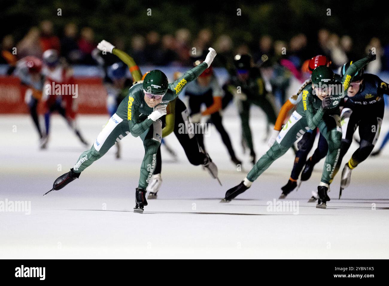 AMSTERDAM - Marijke Groenewoud remporte la première course de la Coupe du Marathon à la patinoire artificielle Jaap Eden. ANP OLAF FISSURE Banque D'Images