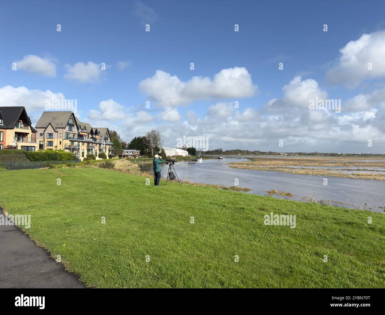 Observation des oiseaux dans Lytham Quays et l'estuaire de Rible, Lytham St Annes, Fylde dans le Lancashire, Angleterre, Royaume-Uni Banque D'Images