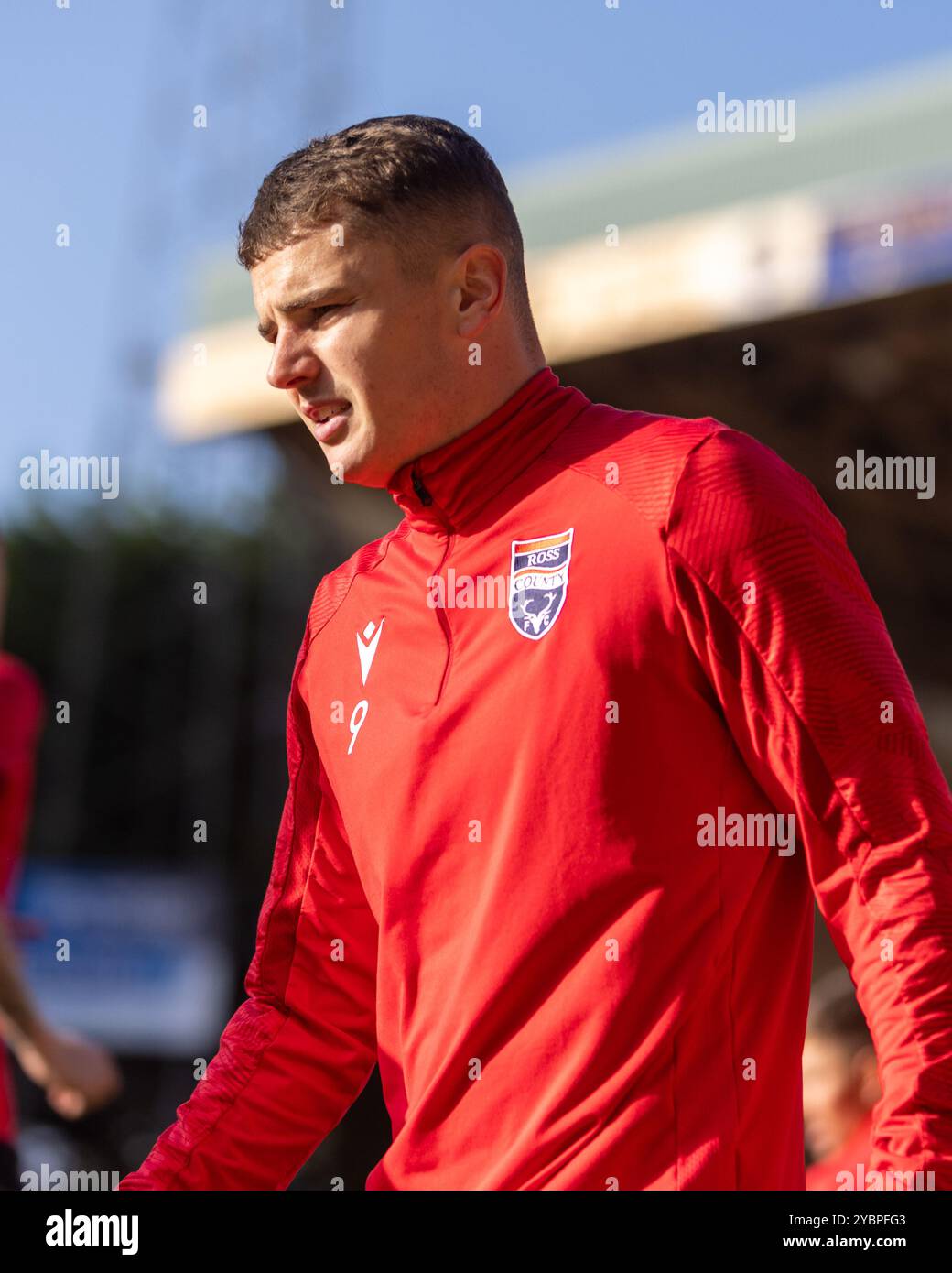 Perth, Écosse. 19 octobre 2024. Ronan Hale se réchauffe avant le match de premier rang SPFL de William Hill entre St Johnstone et Ross County au McDiarmid Park. Crédit : Connor Douglas/Alamy Live News Banque D'Images