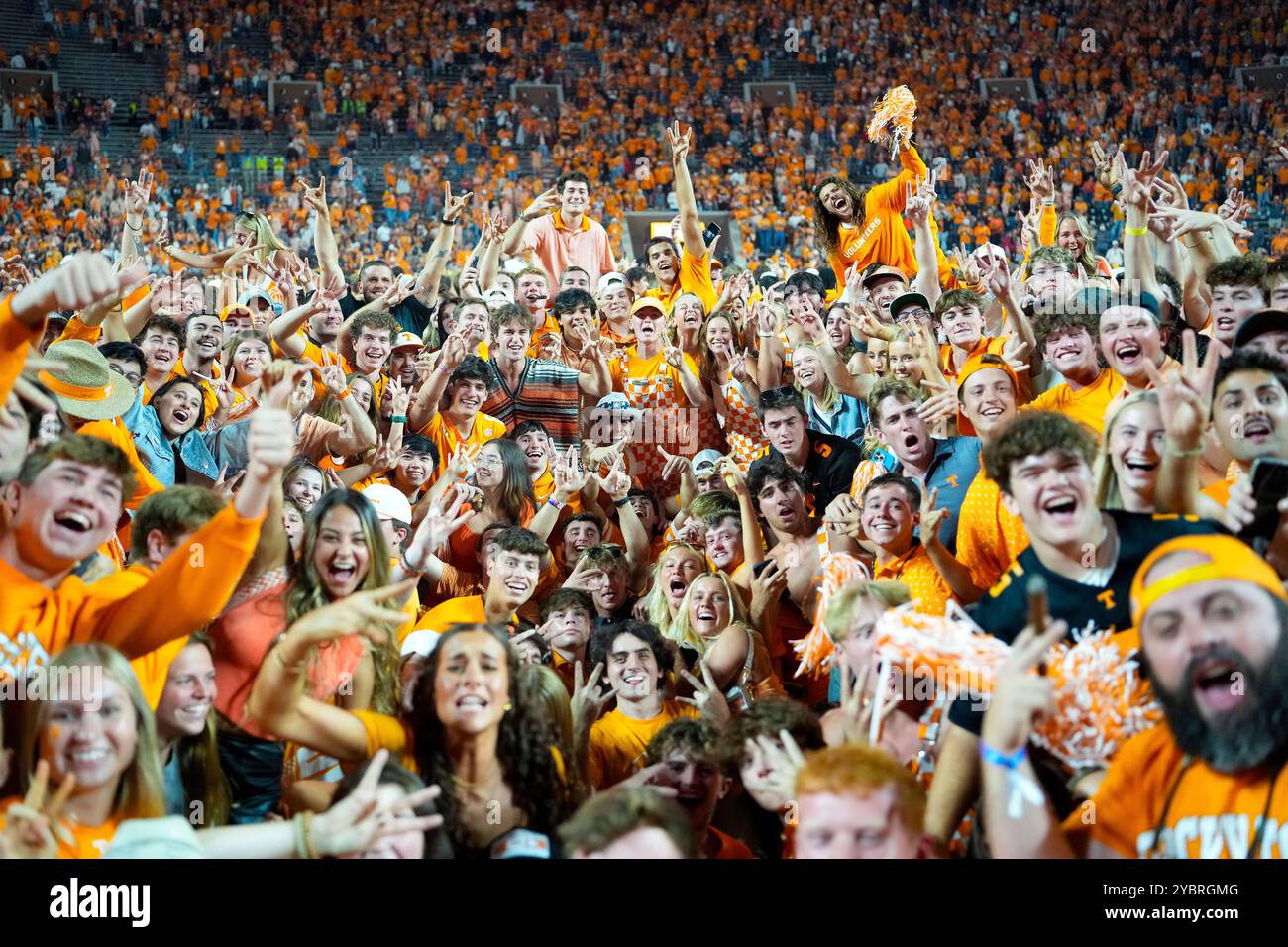 October 19, 2024: Tennessee Volunteers fans on the field after the NCAA football game between the University of Tennessee Volunteers and the University of Alabama Crimson Tide at Neyland Stadium in Knoxville TN Tim Gangloff/CSM (Credit Image: © Tim Gangloff/Cal Sport Media) (Cal Sport Media via AP Images) Banque D'Images