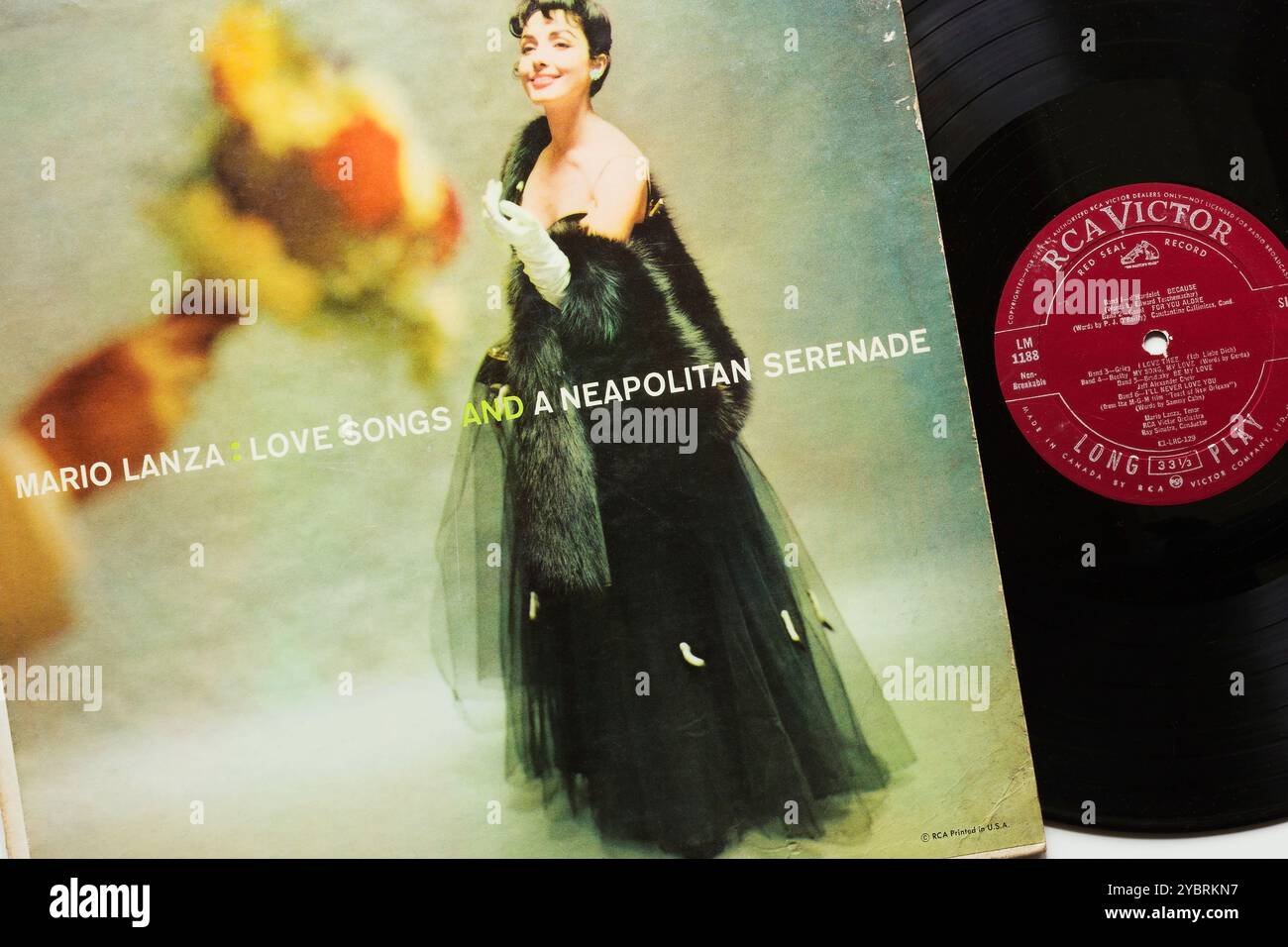 Mario Lanza Love Songs et Une sérénade napolitaine 33 1/3 tours longue pochette d'album et enregistrement vinyle. Banque D'Images