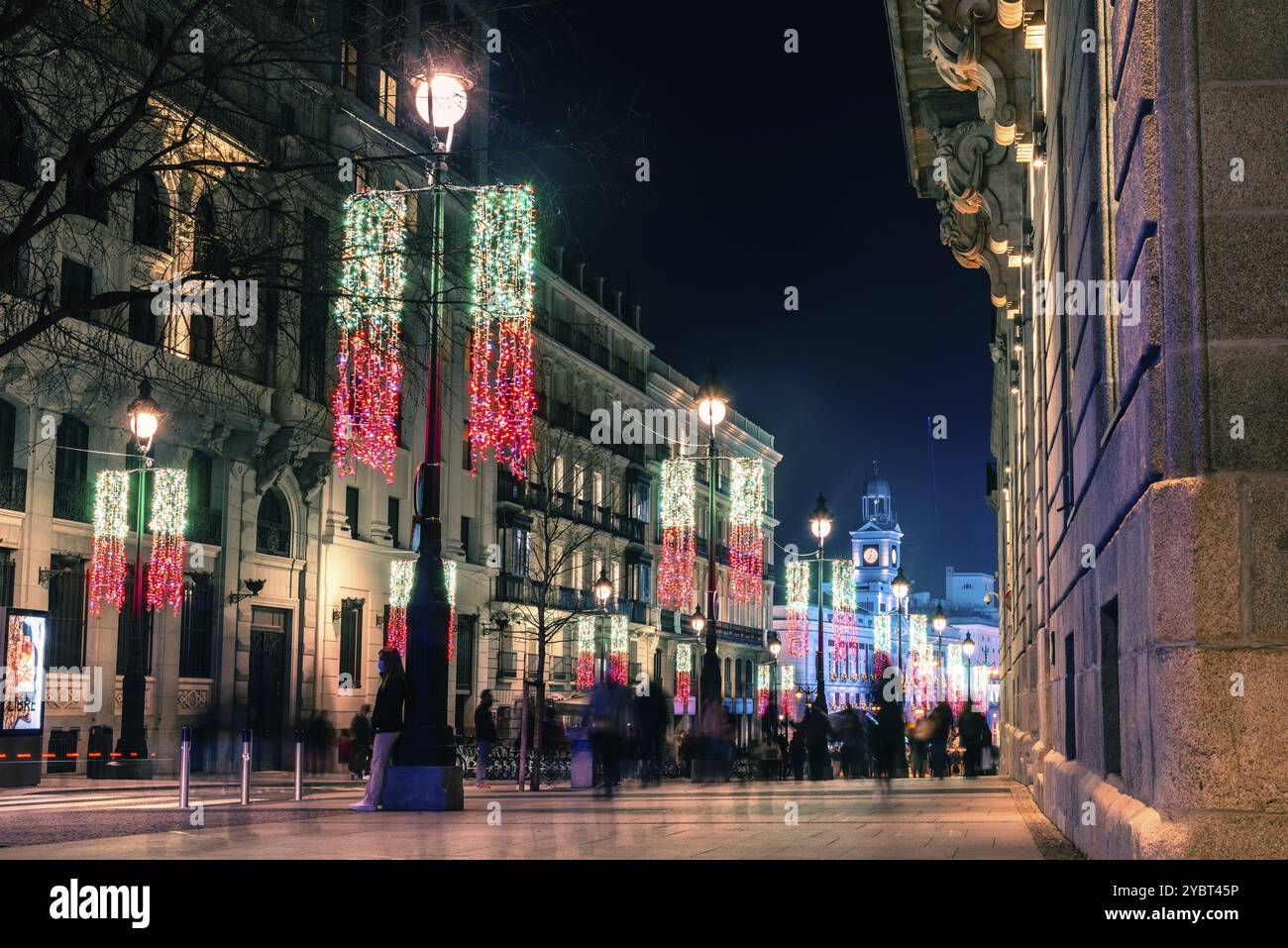 Madrid, Espagne, 03 janvier 2022 : lumières et décoration de Noël dans la rue Alcala dans le centre de Madrid, Europe Banque D'Images