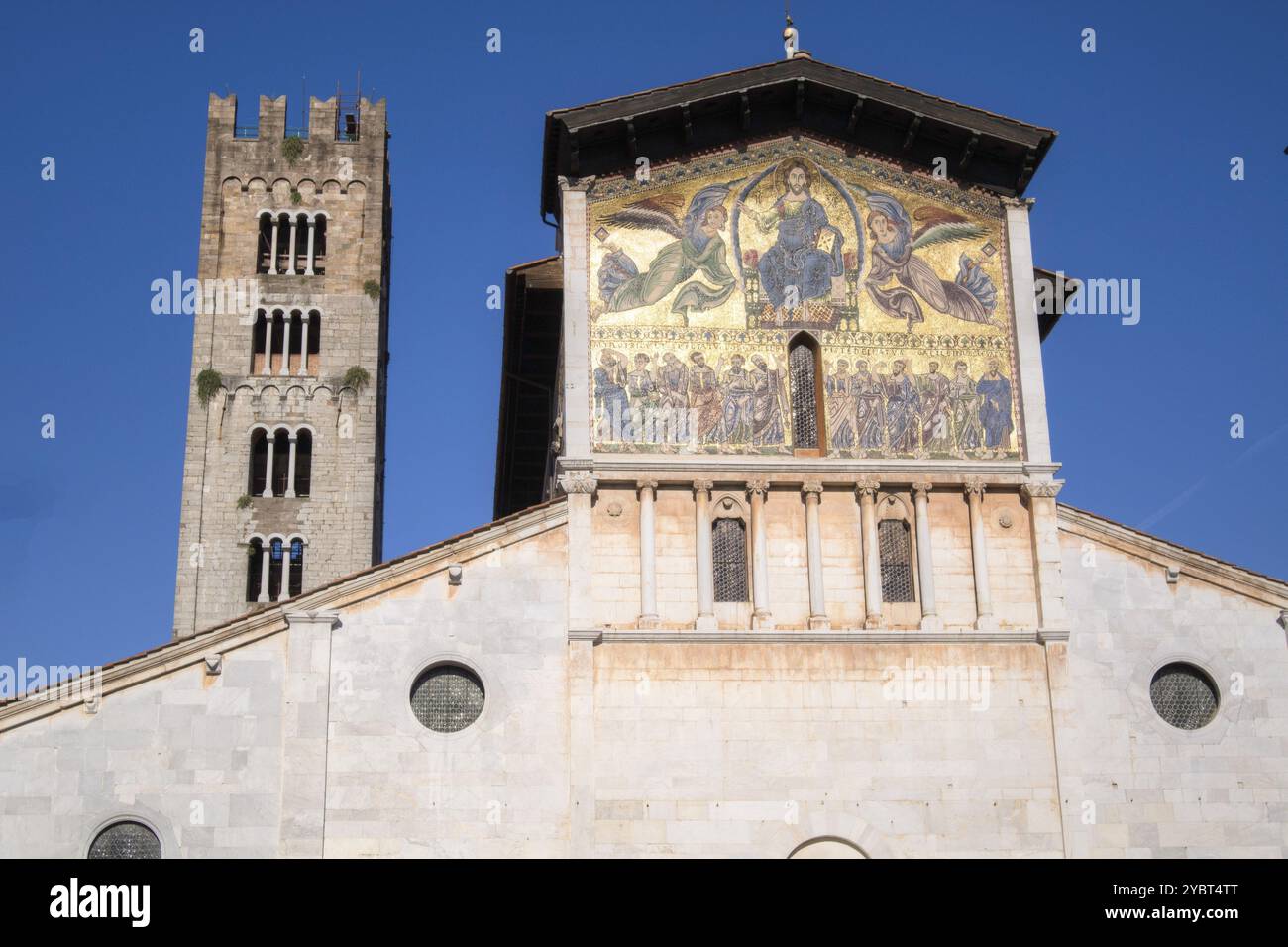 La façade de la basilique de San Frediano à Lucca Toscane Italie Banque D'Images