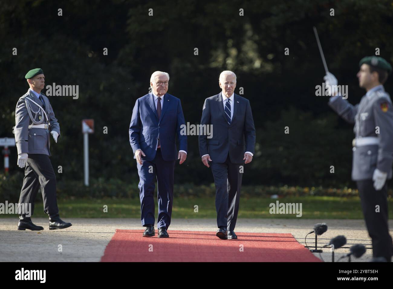 Joe Biden (46e président des États-Unis) est reçu avec honneurs militaires par le président fédéral Frank-Walter Steinmeier (président de la FEDER Banque D'Images