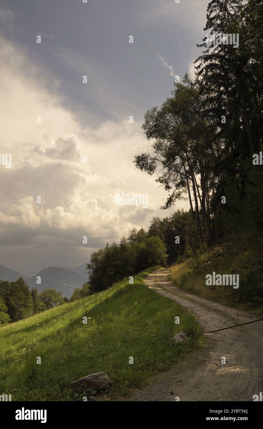 Route de montagne près de Barbian dans le Tyrol du Sud dans le nord de l'Italie Banque D'Images