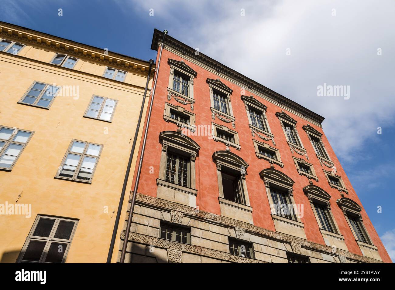 Vue à angle bas sur les anciens bâtiments de Gamla Stan, la vieille ville médiévale de Stockholm Banque D'Images