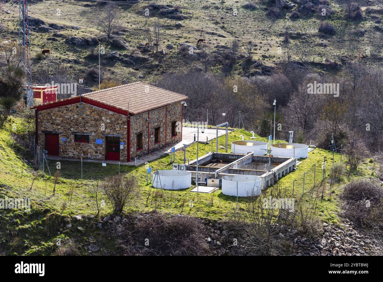 Petite station d'épuration des eaux usées en campagne Banque D'Images