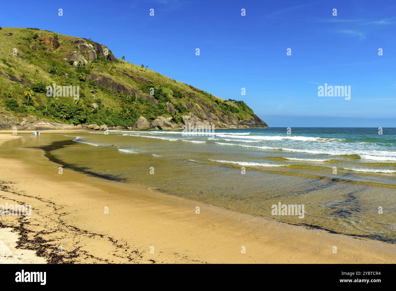 Côte de l'île d'Ilhabela avec la belle et préservée plage de Bonete Banque D'Images Côte de l'île d'Ilhabela avec la belle et préservée plage de Bonete Banque D'Images