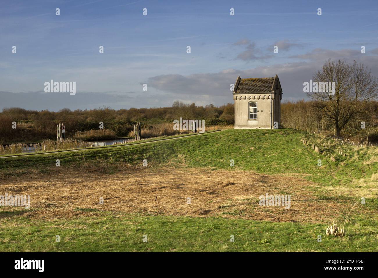 Maison de jauge près des écluses de Benedensas près de la ville hollandaise Steenbergen Banque D'Images