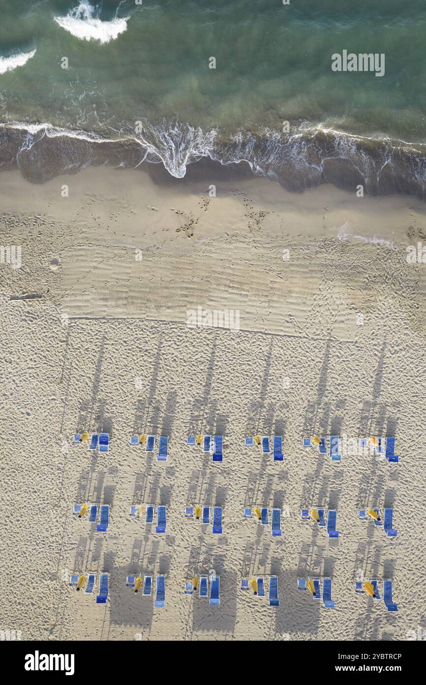 Vue aérienne de la plage de Viareggio Toscane photographiée en début de matinée Banque D'Images